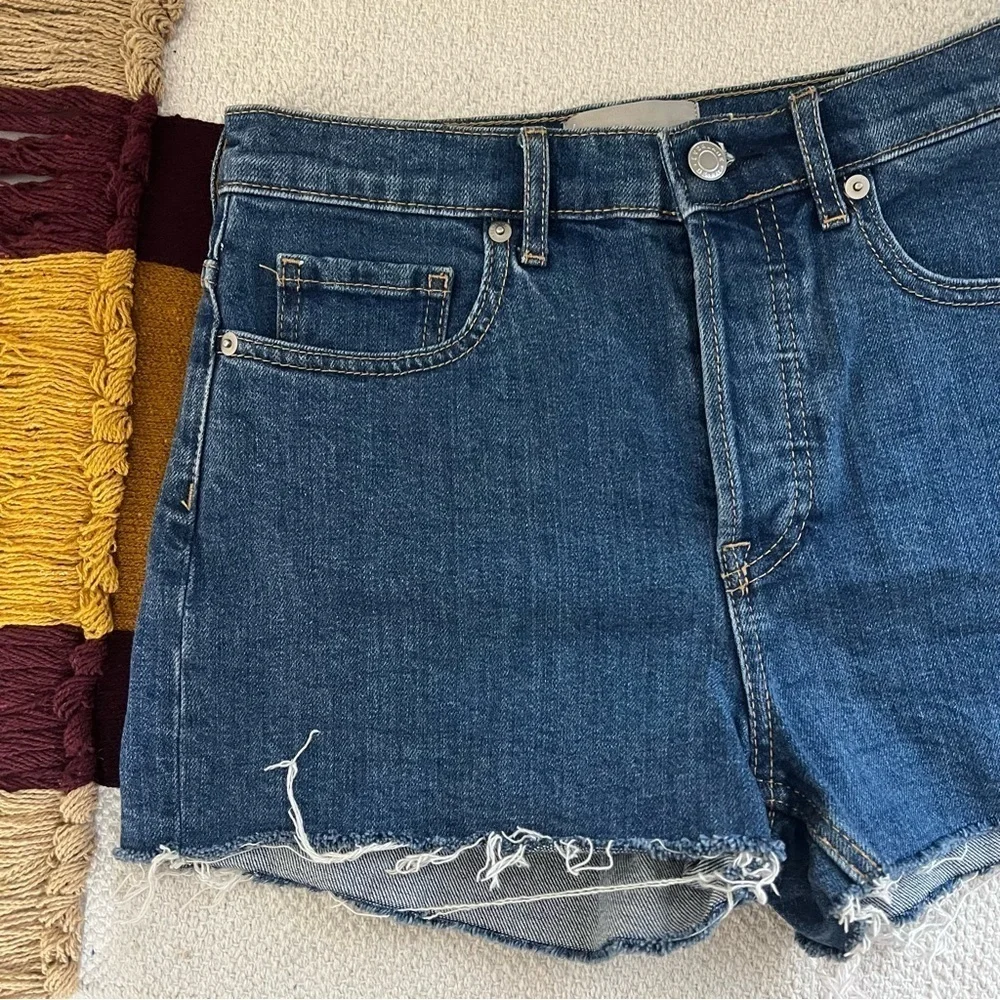 EVERLANE THE CHEEKY DENIM SHORT SIZE 26 - Picture 3 of 9